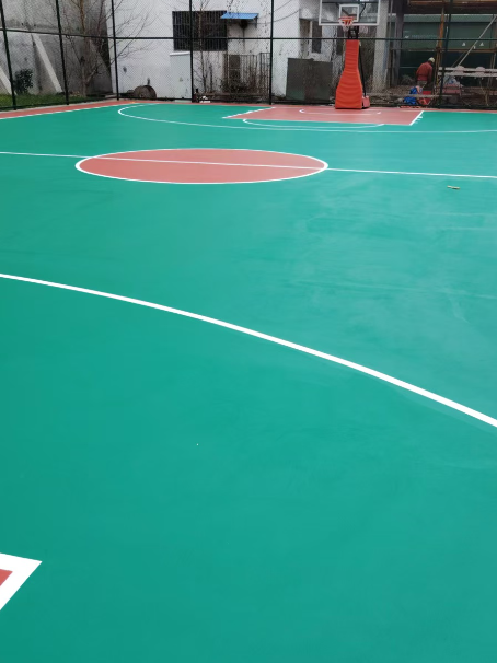 乐山 球场长期使用易出现地面开裂